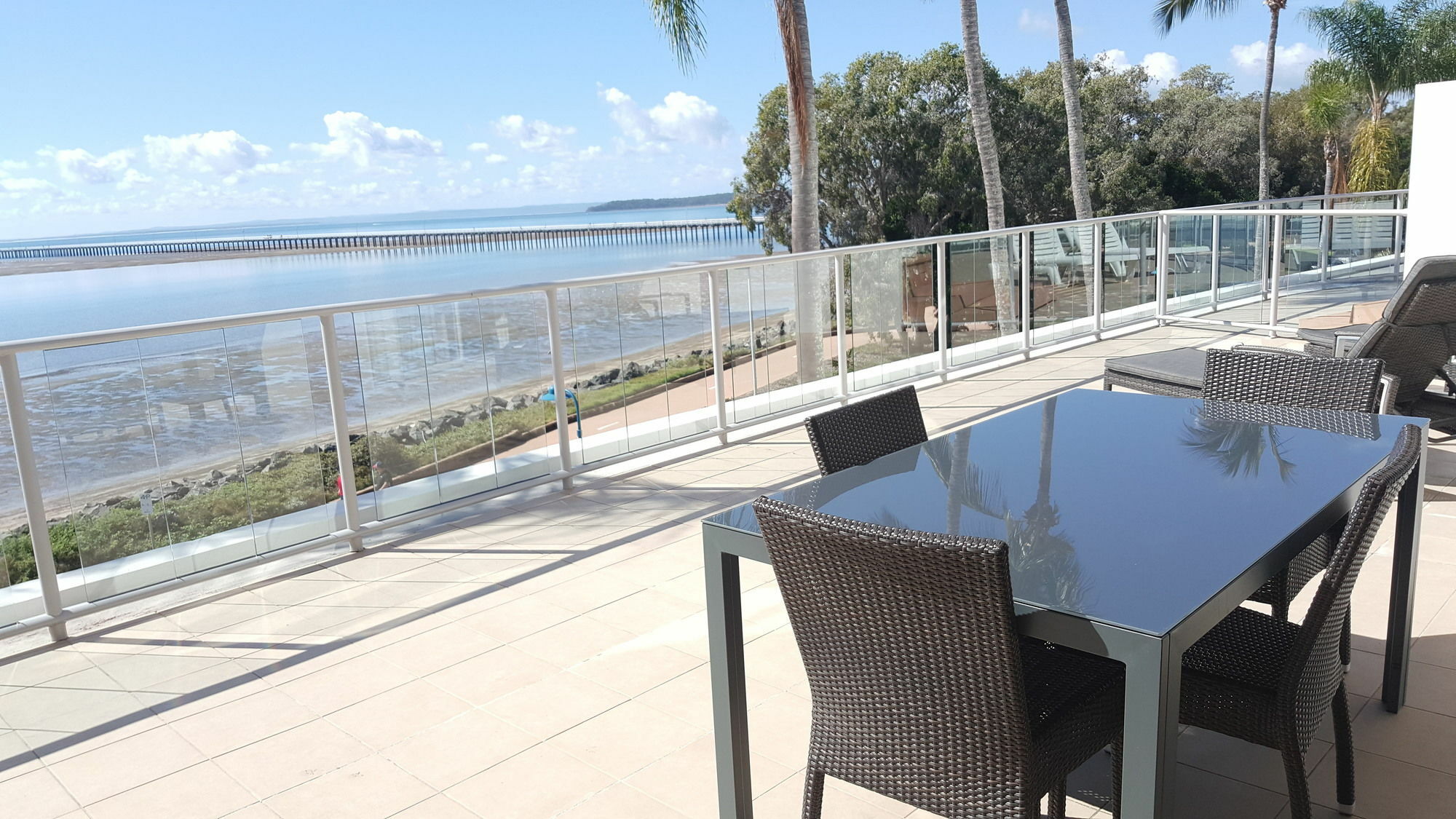 Pier Resort Urangan Eksteriør bilde